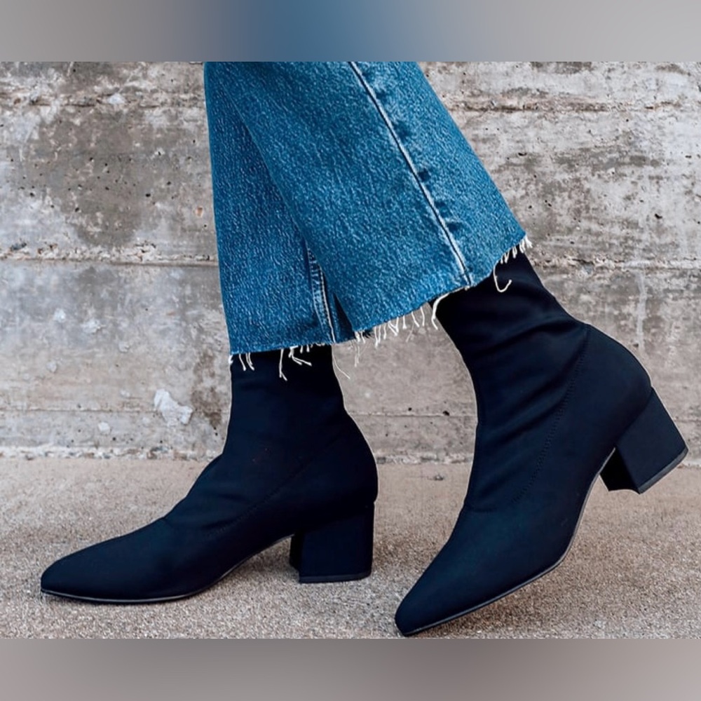 Vagabond Mya Stretch Pointed Toe Boot in Black